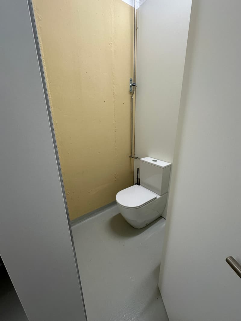 Attractive office space with ideal transport links in Dübendorf (7)