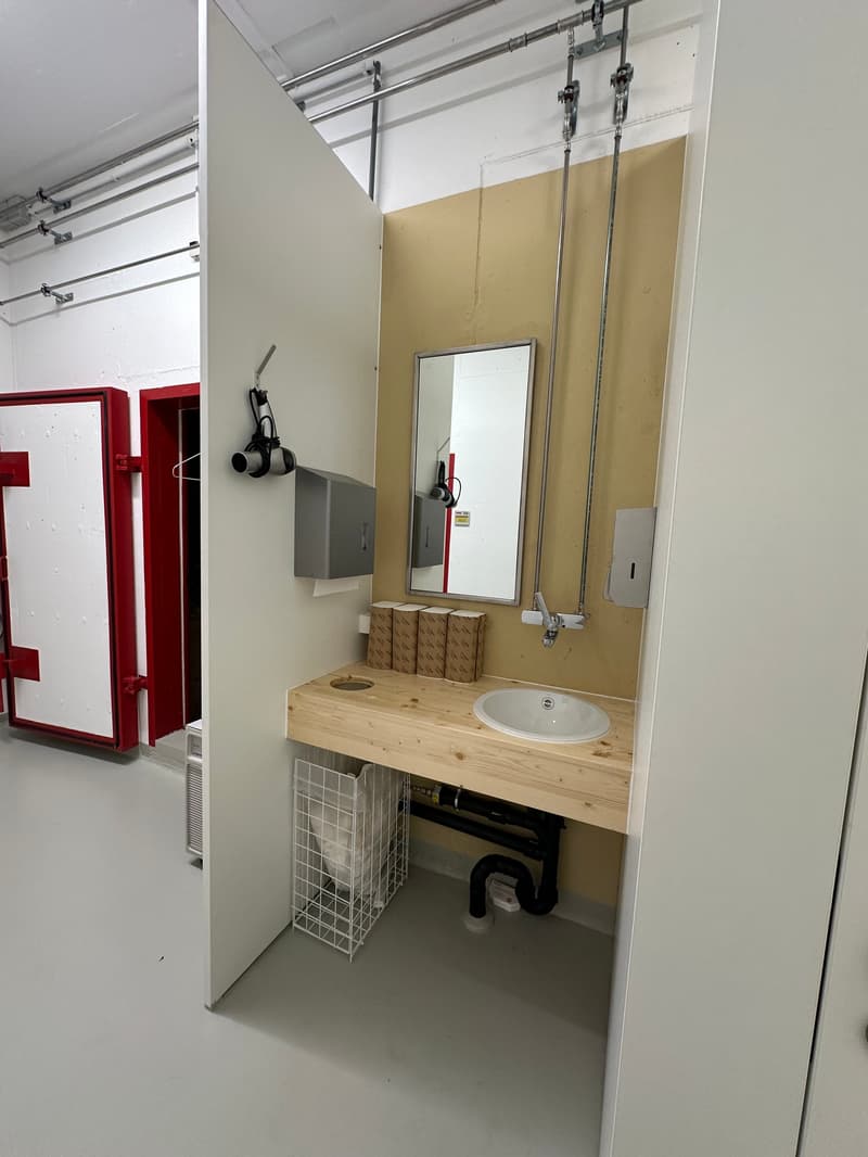 Bright office on the 4th floor in Dübendorf – available immediately (9)