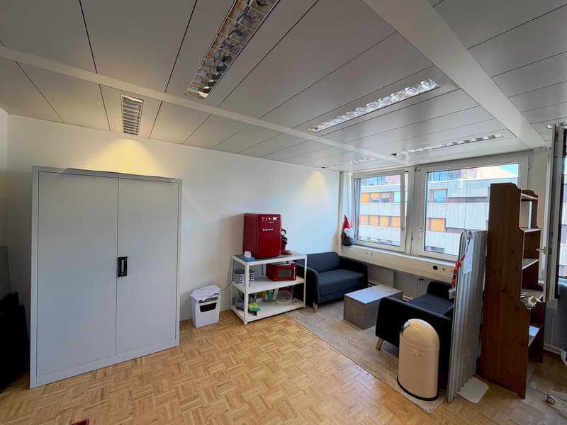 Bright office on the 4th floor in Dübendorf – available immediately (3)