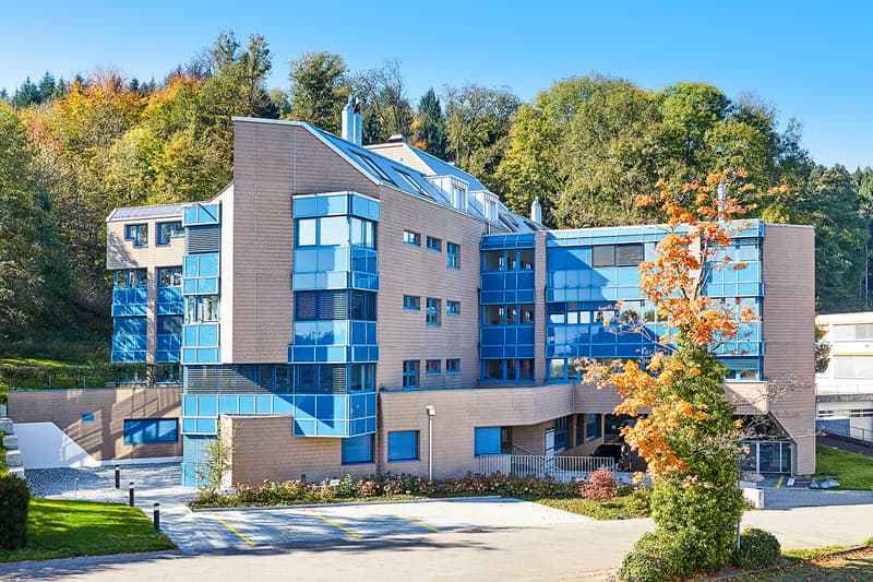 Votre nouveau lieu de travail dans un immeuble bien entretenu sur Bönirainstrasse à Thalwil (1)