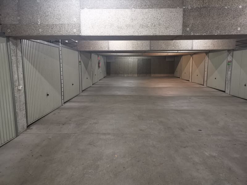 Boîte de garage individuelle fermable à louer dans un parking souterrain (2)