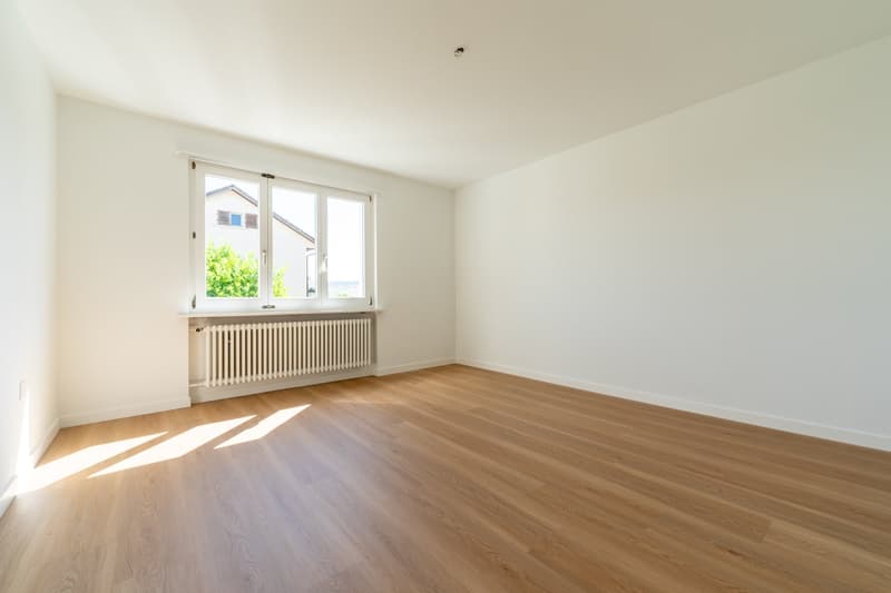 Appartamento di 4 locali luminoso con balcone in zona tranquilla – Beinwil am See (8)