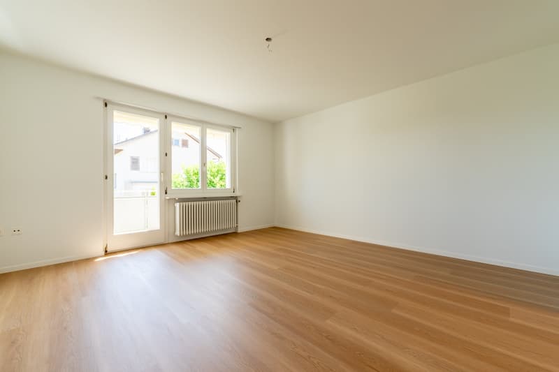 Appartamento di 4 locali luminoso con balcone in zona tranquilla – Beinwil am See (3)