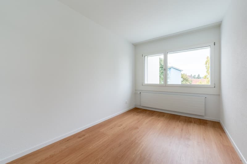 Grosse helle Wohnung an ruhiger Lage (7)