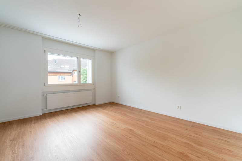 Grosse helle Wohnung an ruhiger Lage (8)