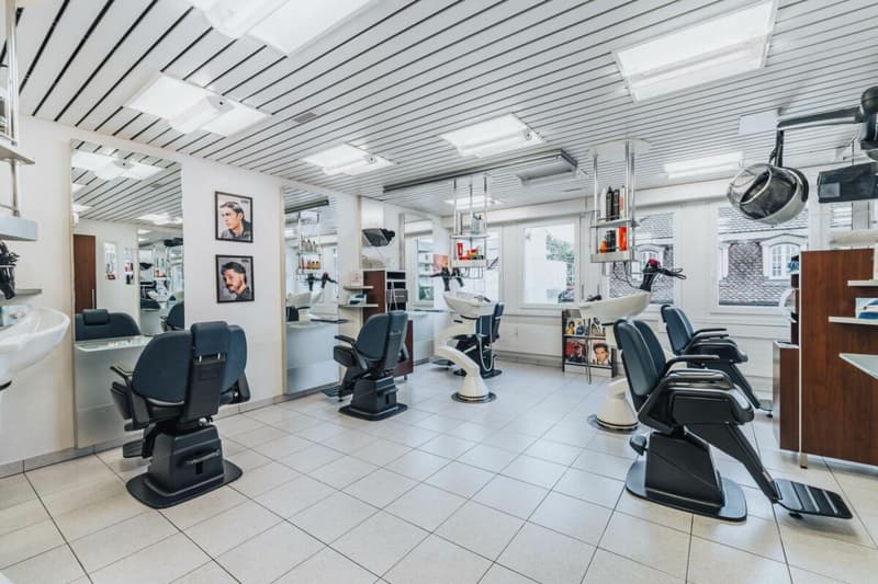Hairdressing Salon (Commercial Space) 108m2 with two auxiliary rooms à 32m2 for rent (2)