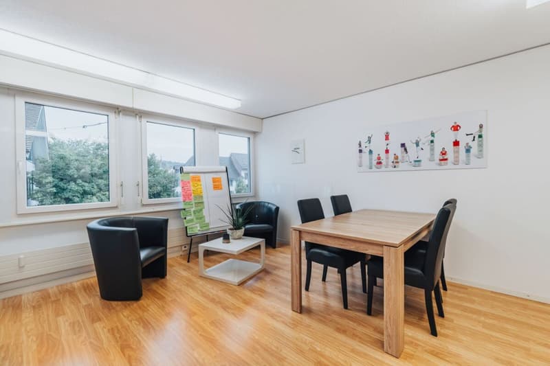 Hairdressing Salon (Commercial Space) 108m2 with two auxiliary rooms à 32m2 for rent (7)