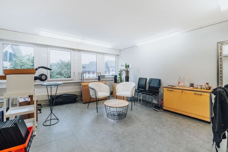 Hairdressing Salon (Commercial Space) 108m2 with two auxiliary rooms à 32m2 for rent (8)