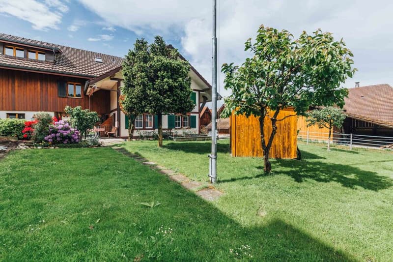 Habitation multigénérationnelle dans deux unités avec beaucoup d'espace (283m2) (9)