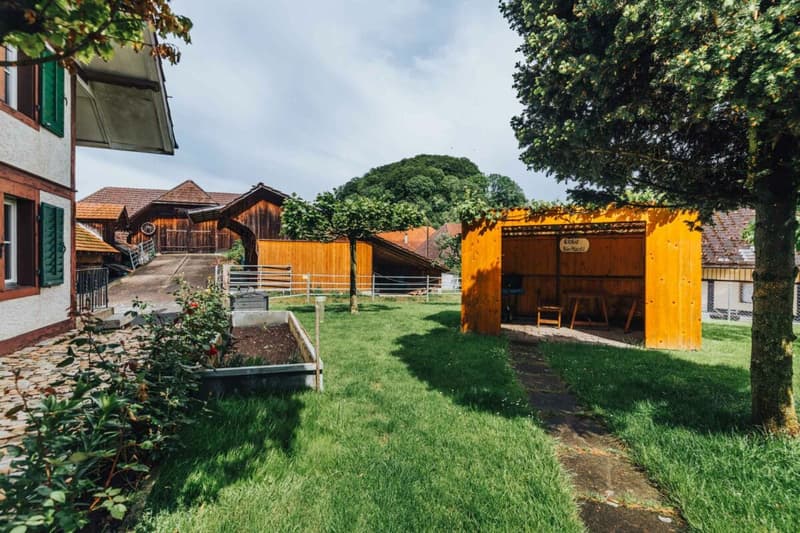 Habitation multigénérationnelle dans deux unités avec beaucoup d'espace (283m2) (8)