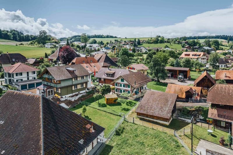 Habitation multigénérationnelle dans deux unités avec beaucoup d'espace (283m2) (2)