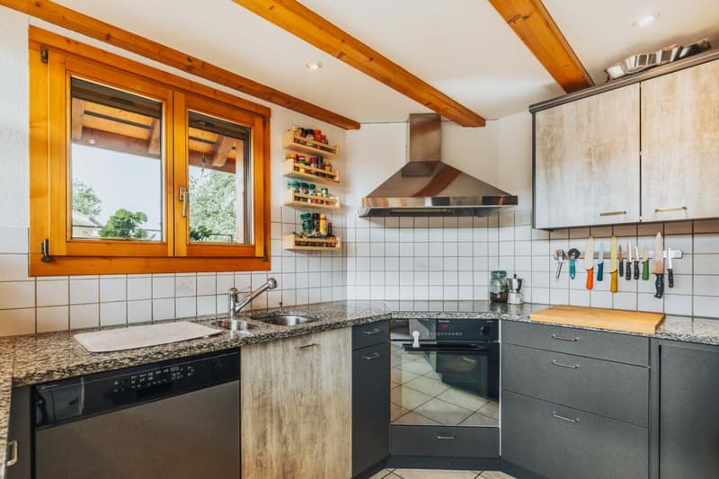 Multi-Generational Living in Melchnau (over 280 m2 Living Space) (7)