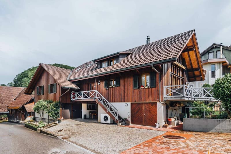 Multi-Generational Living in Melchnau (over 280 m2 Living Space) (3)