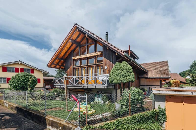 Multi-Generational Living in Melchnau (over 280 m2 Living Space) (1)