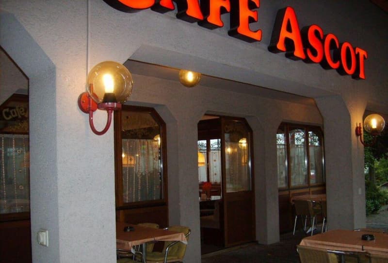 Café / Restaurant an top Lage beim Bahnhof und an der Kantonsstrasse (11)