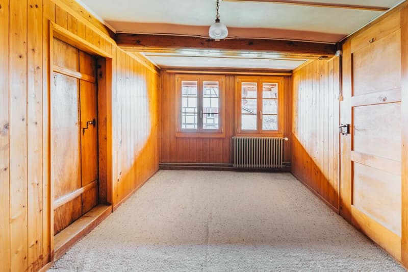 Historic farmhouse with development potential in the village center of Madiswil (14)