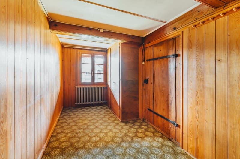 Historic farmhouse with development potential in the village center of Madiswil (23)