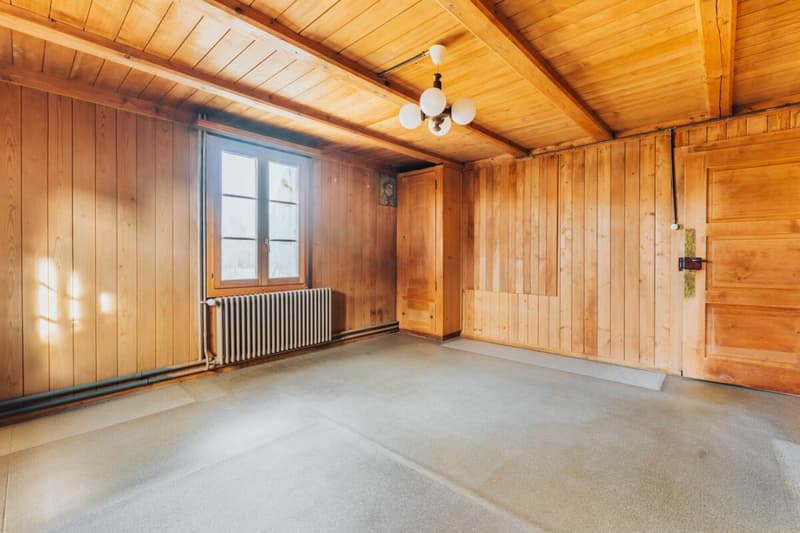 Historic farmhouse with development potential in the village center of Madiswil (13)