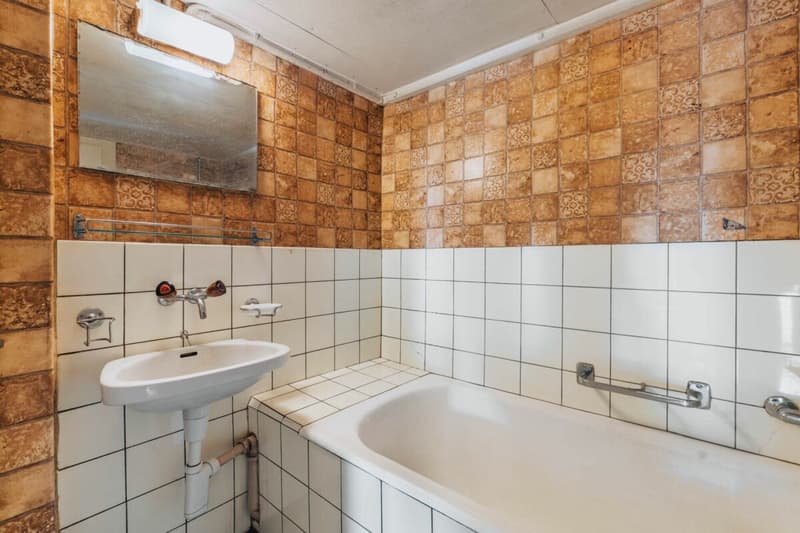 Historic farmhouse with development potential in the village center of Madiswil (19)