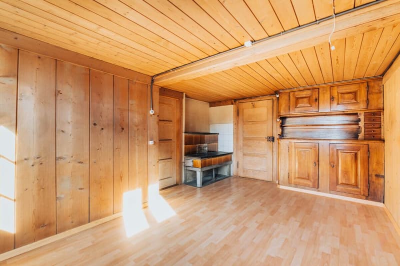 Historic farmhouse with development potential in the village center of Madiswil (17)