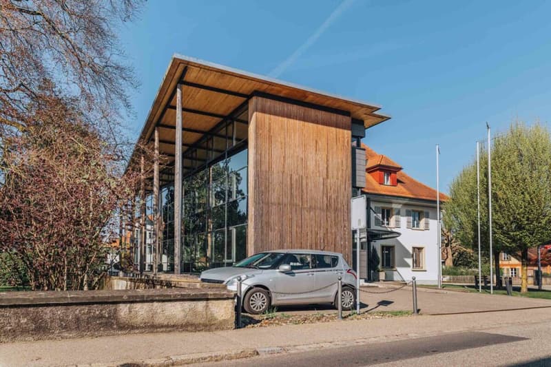 Representative commercial property in the town center: versatile and in top condition (2)