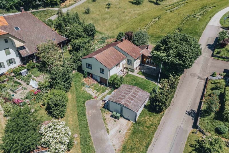 Casa unifamiliare affascinante con giardino e molto potenziale a Melchnau (2)