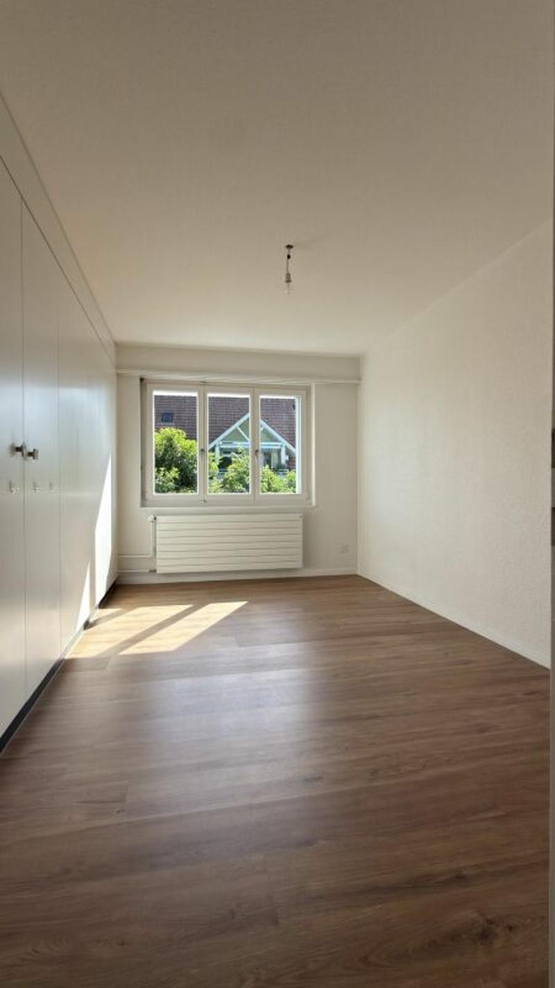 Frisch sanierte 5.5-Zimmer-Wohnung mit 2 Balkonen und traumhafter Aussicht ins Grüne (9)