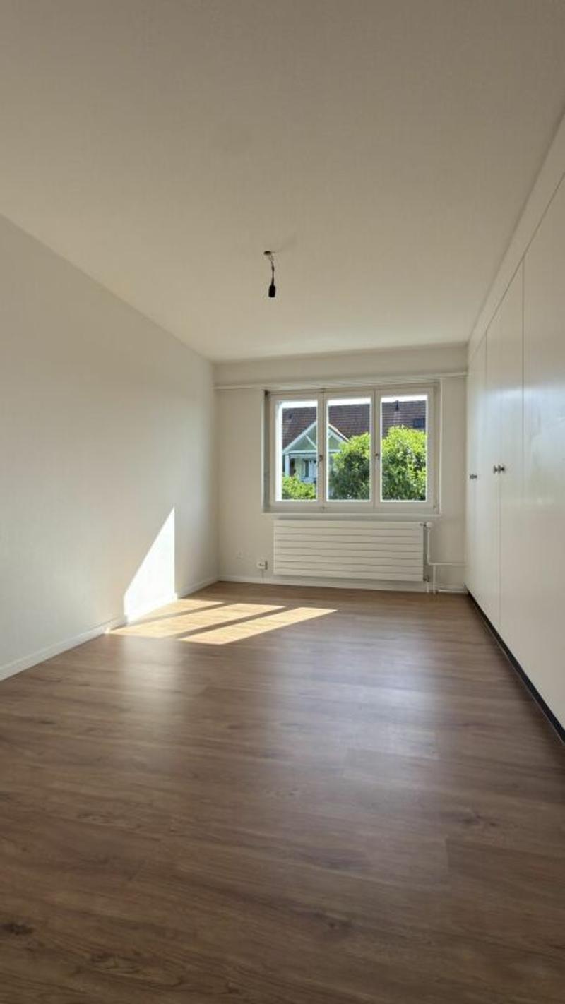 Frisch sanierte 5.5-Zimmer-Wohnung mit 2 Balkonen und traumhafter Aussicht ins Grüne (10)