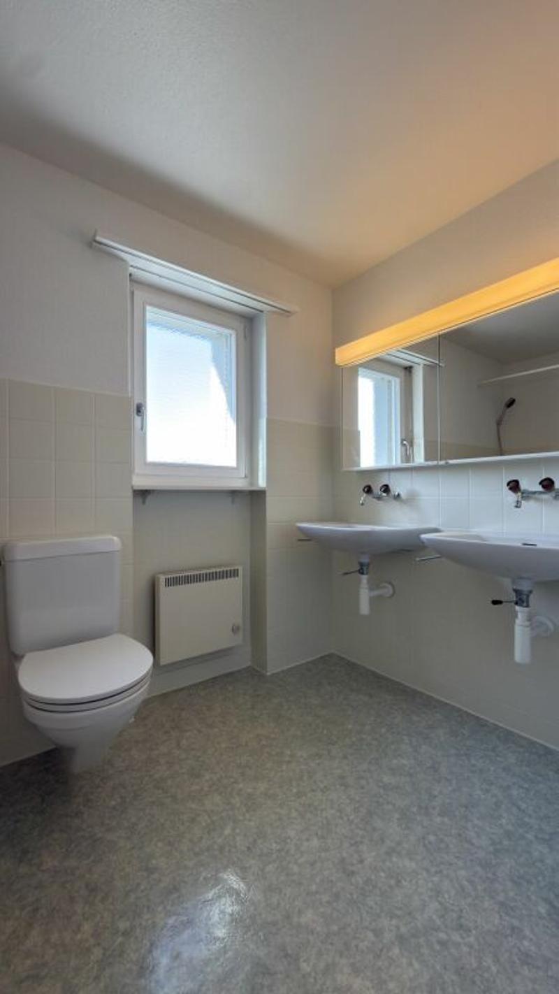Frisch sanierte 5.5-Zimmer-Wohnung mit 2 Balkonen und traumhafter Aussicht ins Grüne (14)