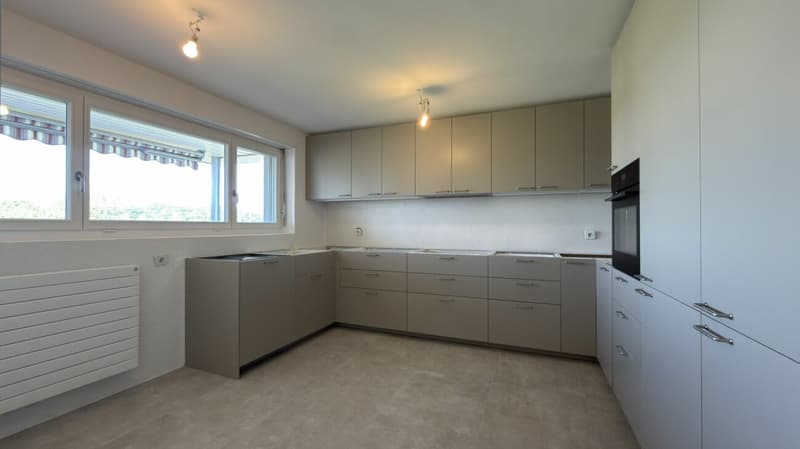Frisch sanierte 5.5-Zimmer-Wohnung mit 2 Balkonen und traumhafter Aussicht ins Grüne (3)