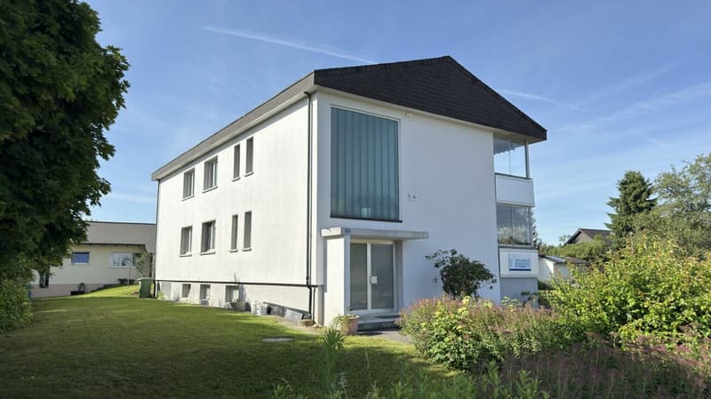 Frisch sanierte 5.5-Zimmer-Wohnung mit 2 Balkonen und traumhafter Aussicht ins Grüne (1)