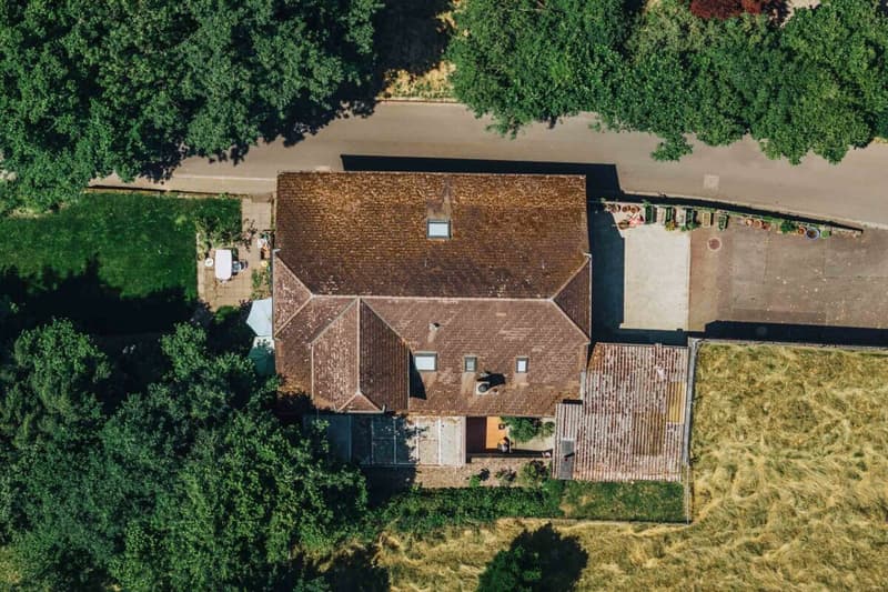 3-Party MFH with many ancillary rooms + garages (4)