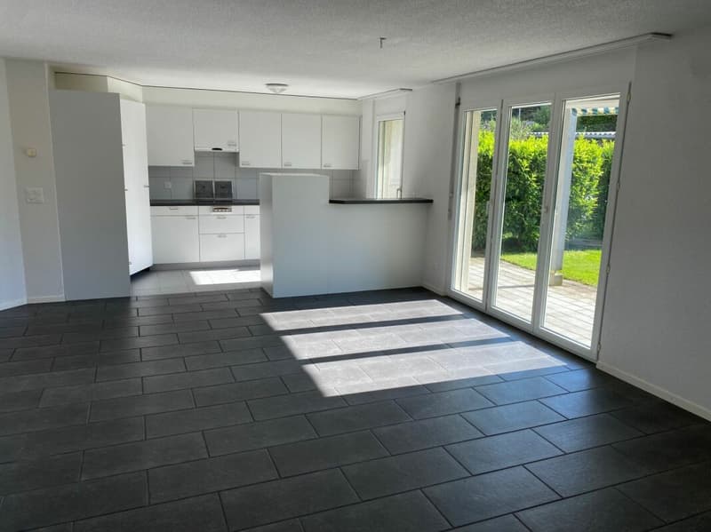 Grosszügige 4.5-Zimmer-Gartenwohnung mit gedecktem Sitzplatz (2)