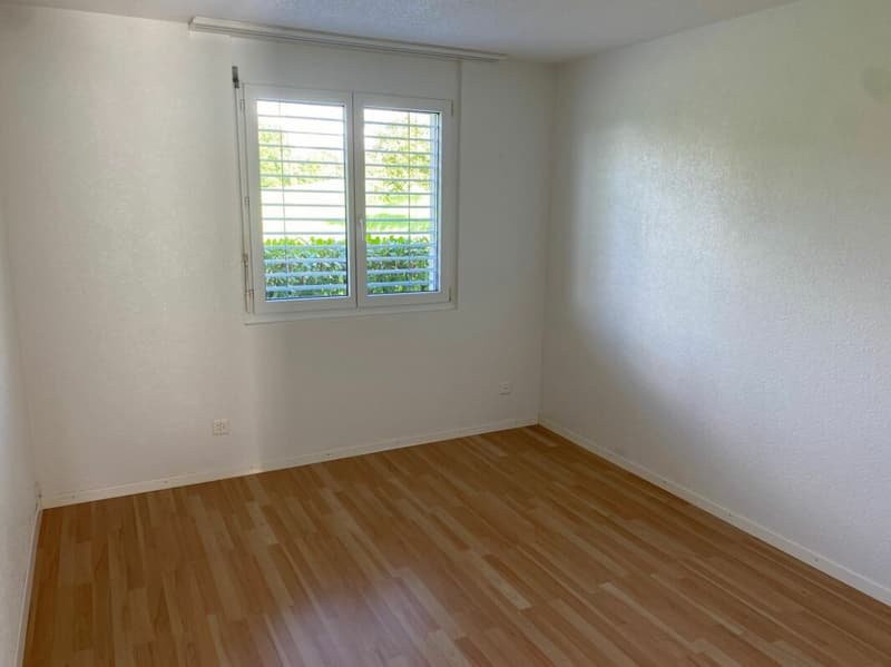 Grosszügige 4.5-Zimmer-Gartenwohnung mit gedecktem Sitzplatz (6)