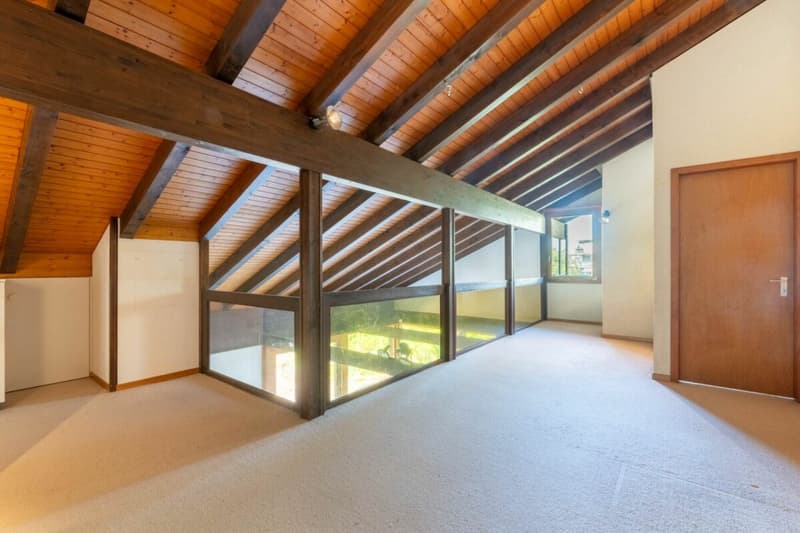 7.5-Zimmer-Wohnerlebnis mit Galerie, Lift und Pool am Waldrand (23)