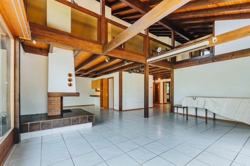 7.5-Zimmer-Wohnerlebnis mit Galerie, Lift und Pool am Waldrand (11)