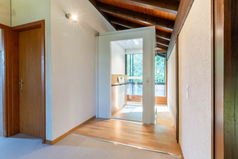 7.5-Zimmer-Wohnerlebnis mit Galerie, Lift und Pool am Waldrand (21)