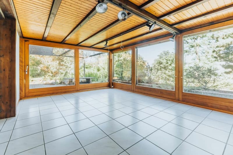 7.5-Zimmer-Wohnerlebnis mit Galerie, Lift und Pool am Waldrand (12)
