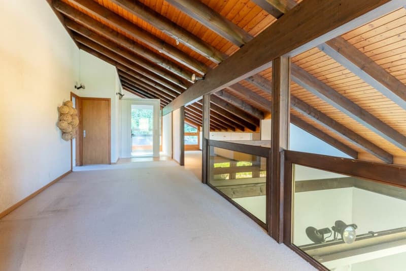 7.5-Zimmer-Wohnerlebnis mit Galerie, Lift und Pool am Waldrand (24)