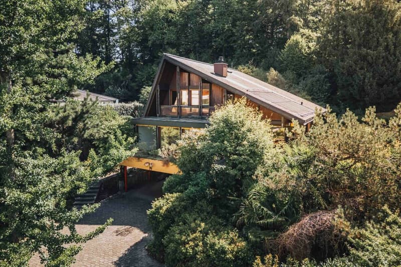 7.5-Zimmer-Wohnerlebnis mit Galerie, Lift und Pool am Waldrand (2)