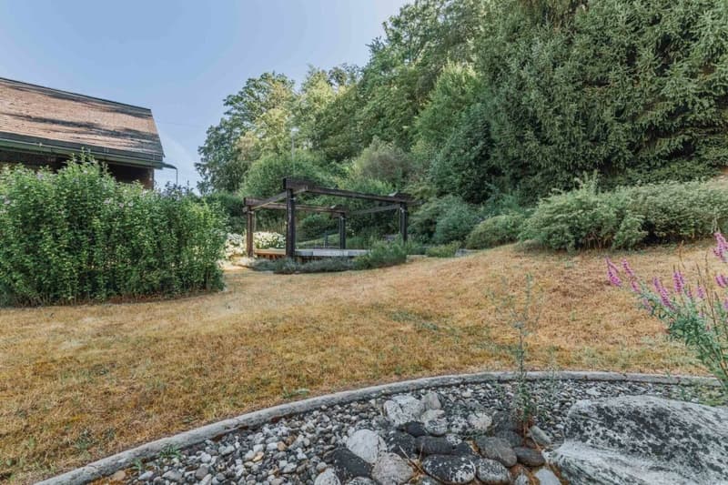 7.5-Zimmer-Wohnerlebnis mit Galerie, Lift und Pool am Waldrand (5)