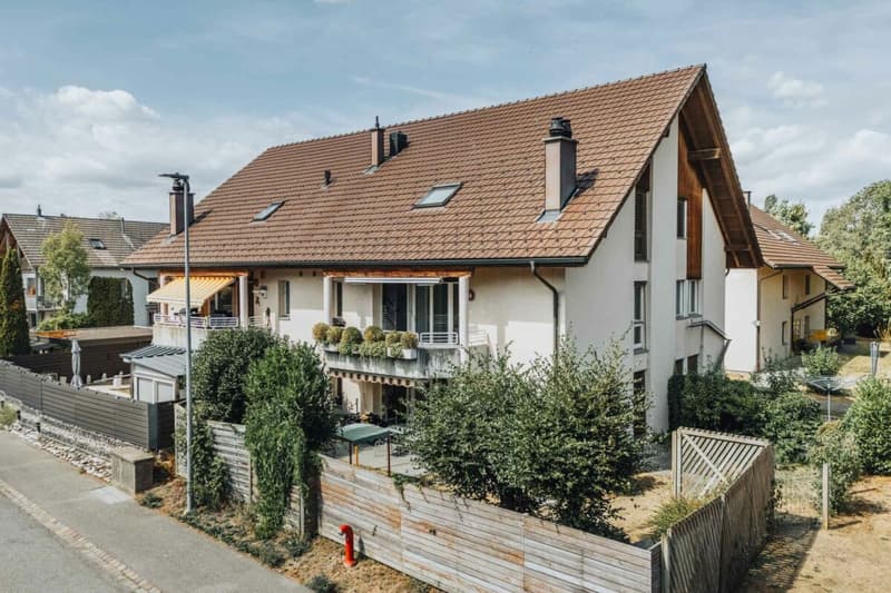 Helle 4.5 Zimmer Eigentumswohnung mit gedecktem Balkon (1)