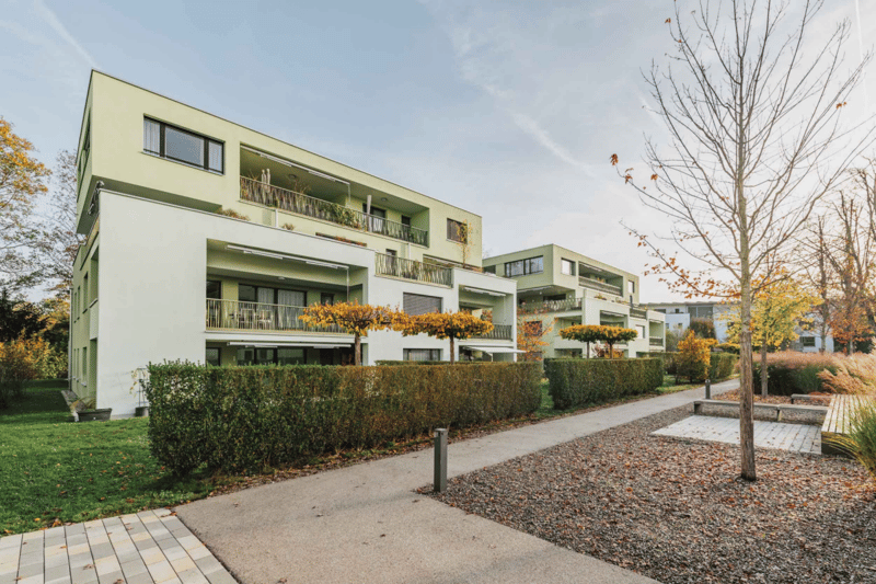 Top 3 1/2-Zimmerwohnung im 1. OG in der Überbauung Blumenau (1)