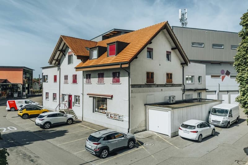 Vielseitige Gewerbeliegenschaft mit drei Wohnungen und guter Verkehrsanbindung (3)