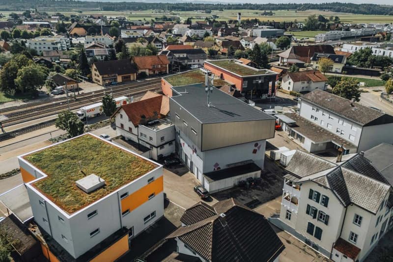 Vielseitige Gewerbeliegenschaft mit drei Wohnungen und guter Verkehrsanbindung (11)