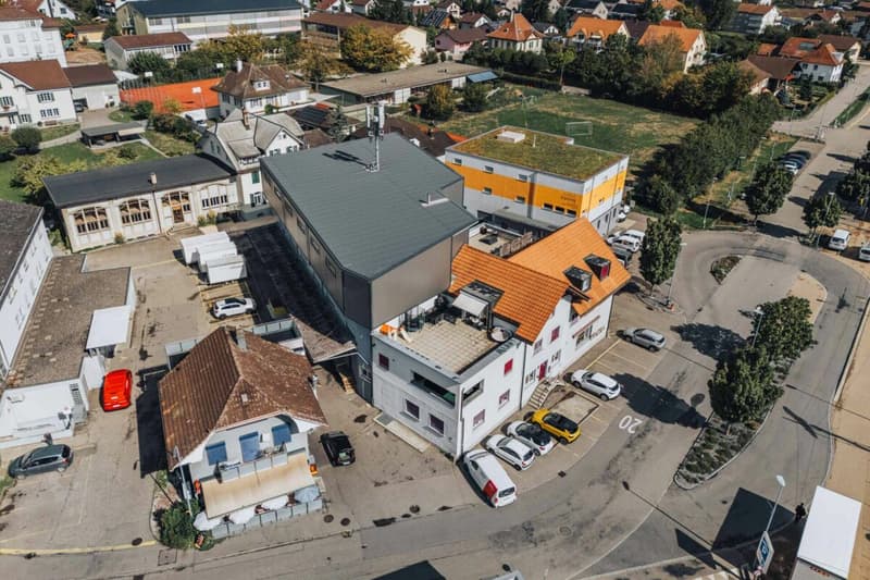 Vielseitige Gewerbeliegenschaft mit drei Wohnungen und guter Verkehrsanbindung (9)