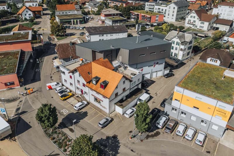 Vielseitige Gewerbeliegenschaft mit drei Wohnungen und guter Verkehrsanbindung (10)