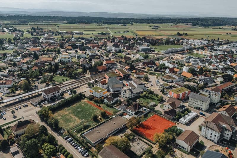 Vielseitige Gewerbeliegenschaft mit drei Wohnungen und guter Verkehrsanbindung (12)