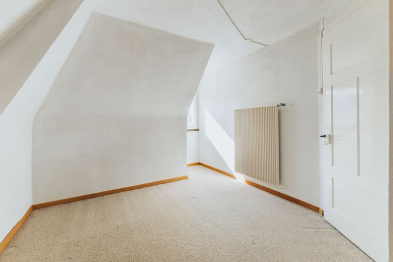 7-Zimmer Einfamilienhaus mit Garten und viel Gestaltungsspielraum (17)