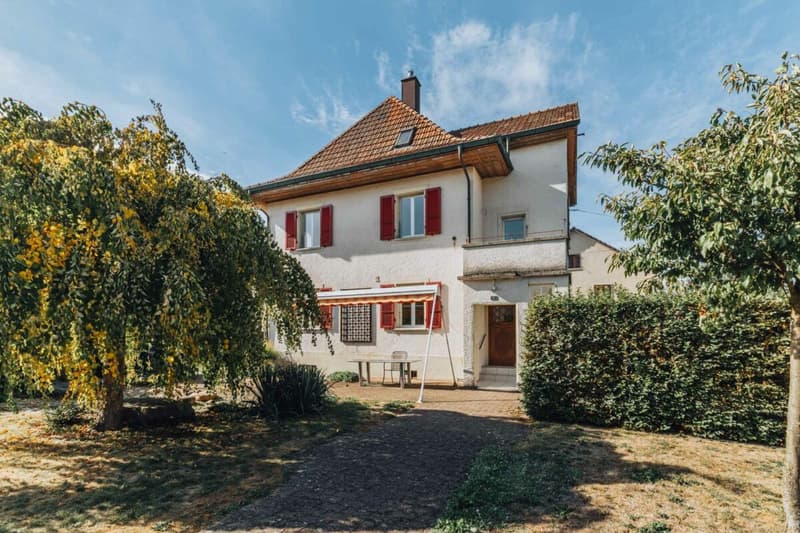 7-Zimmer Einfamilienhaus mit Garten und viel Gestaltungsspielraum (1)